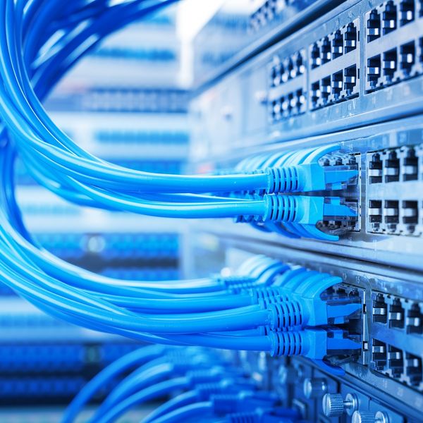 求人で高収入が目指せる電気設備工事をお任せしております